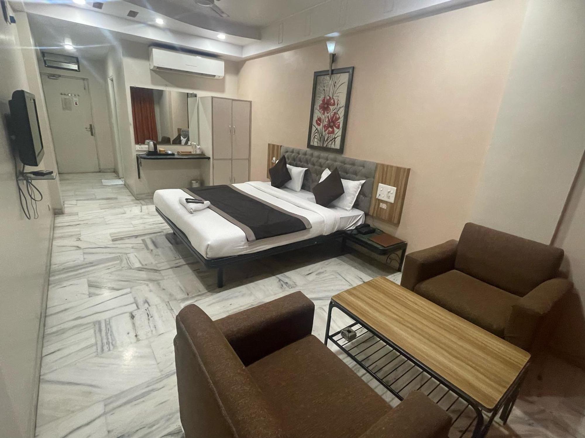 Hotel Vrandavan Nagpur Buitenkant foto